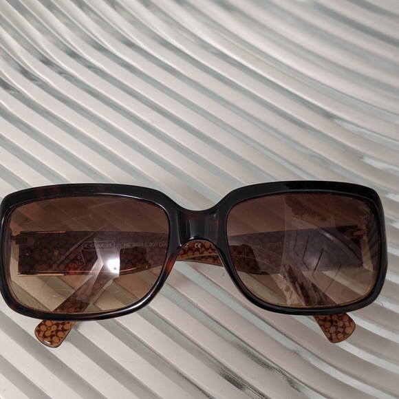 Coach sunglasses w)orig box and cloth - Picture 4 of 8